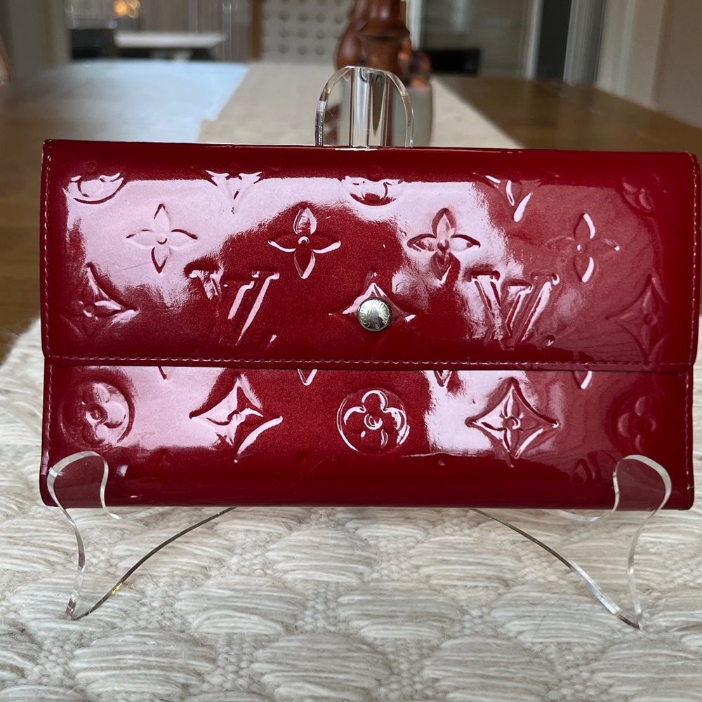 Louis Vuitton Authentic Candy Apple Red Vernis Sarah Long Wallet